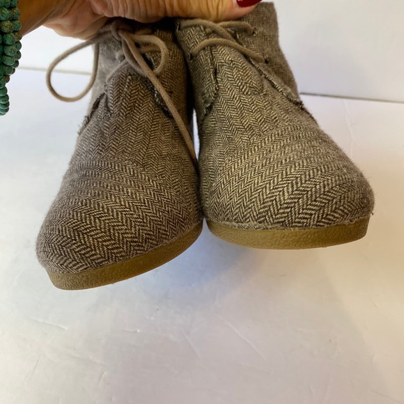 TOMS 'Desert' Herringbone Wedge Bootie - Picture 10 of 16